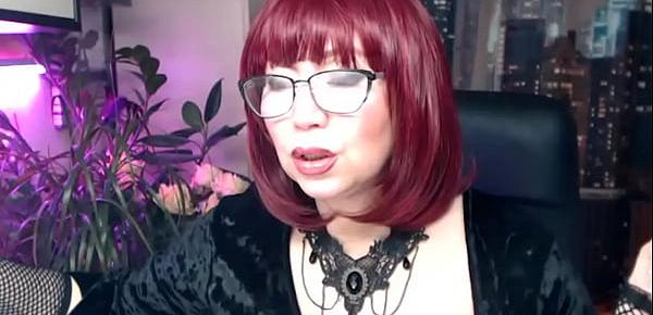  Hard private show of a charming old whore with glasses!